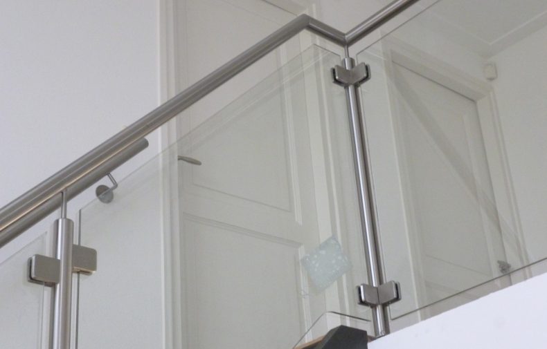 Glazen balustrade